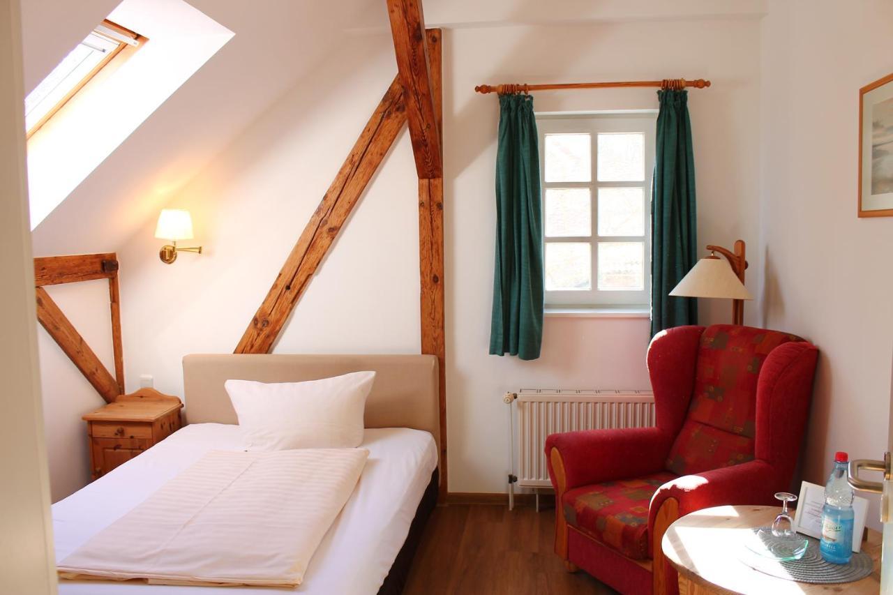 Hotel Schloesschen Sundische Wiese ツィングシュト エクステリア 写真