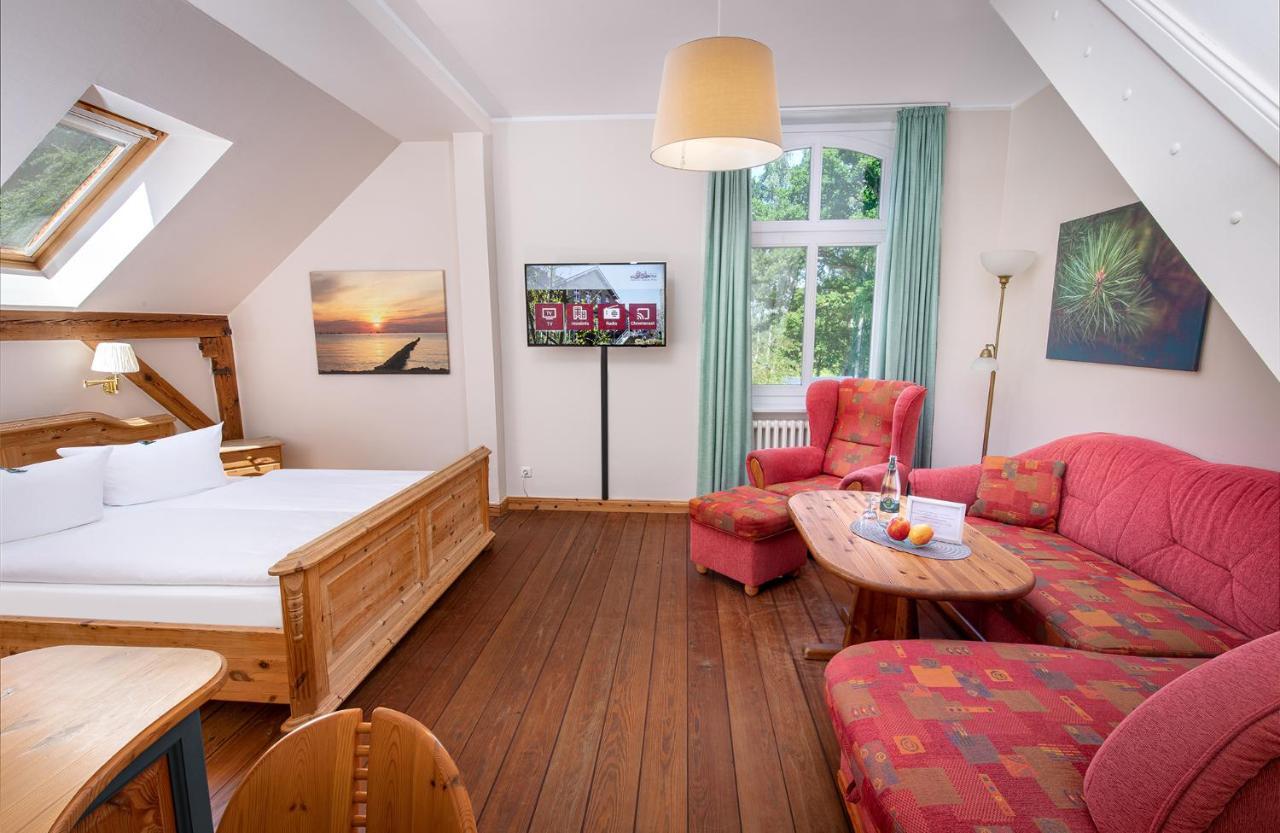 Hotel Schloesschen Sundische Wiese ツィングシュト エクステリア 写真