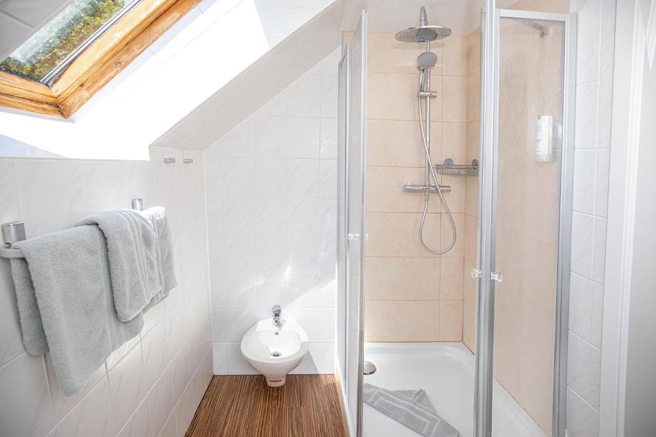 Hotel Schloesschen Sundische Wiese ツィングシュト エクステリア 写真