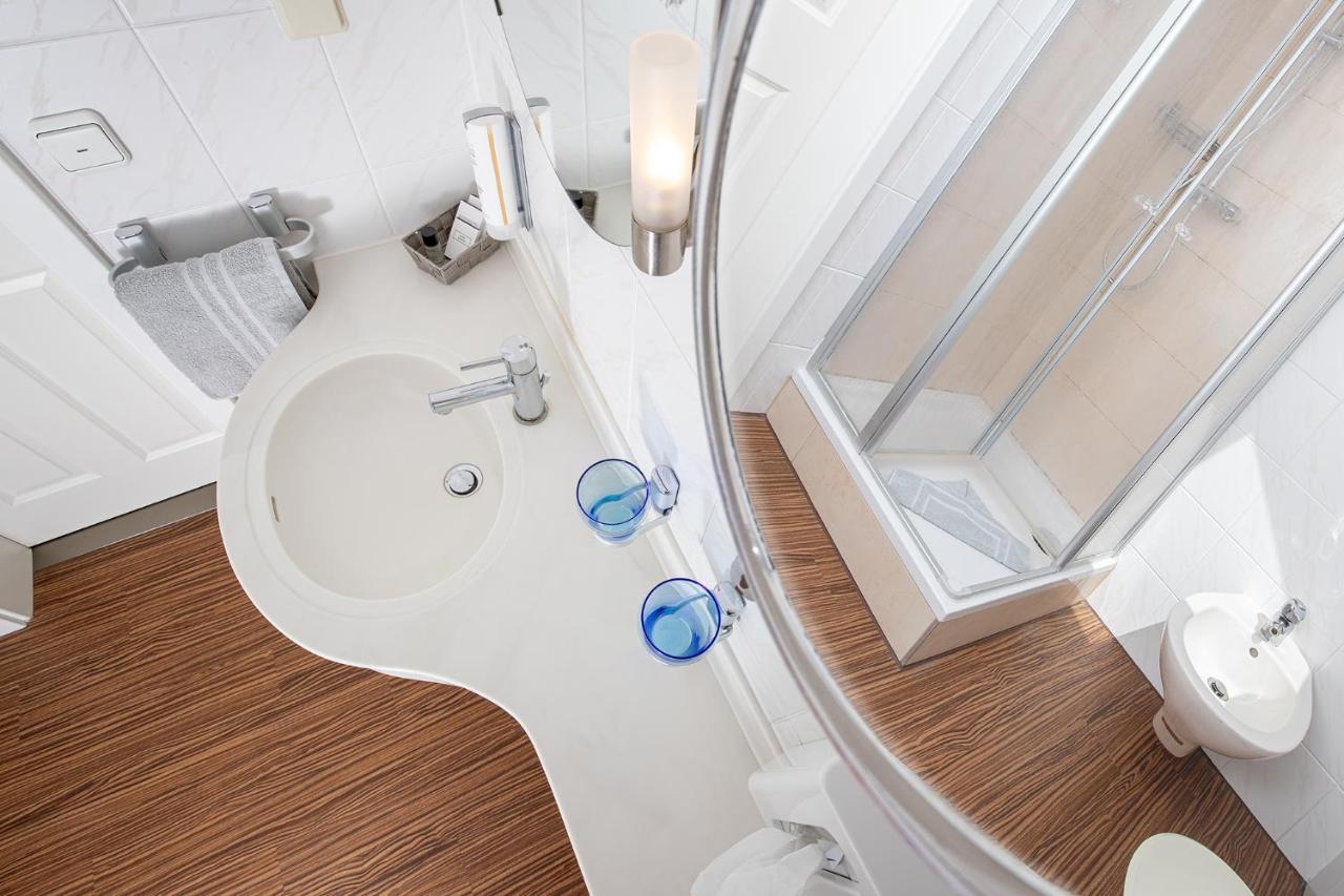 Hotel Schloesschen Sundische Wiese ツィングシュト エクステリア 写真