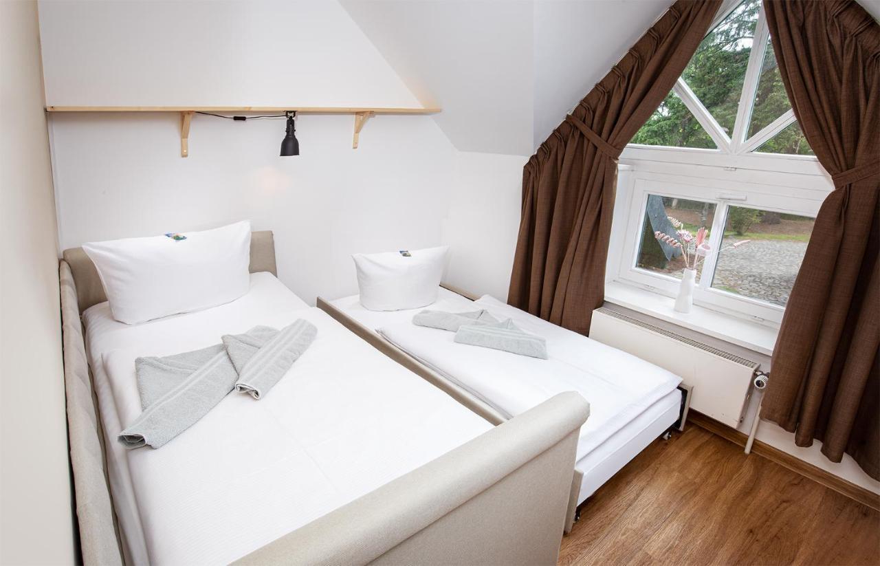 Hotel Schloesschen Sundische Wiese ツィングシュト エクステリア 写真