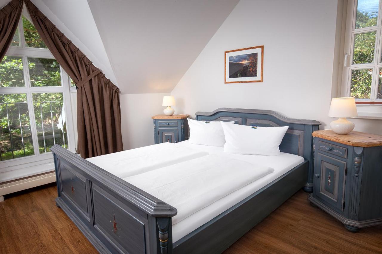 Hotel Schloesschen Sundische Wiese ツィングシュト エクステリア 写真