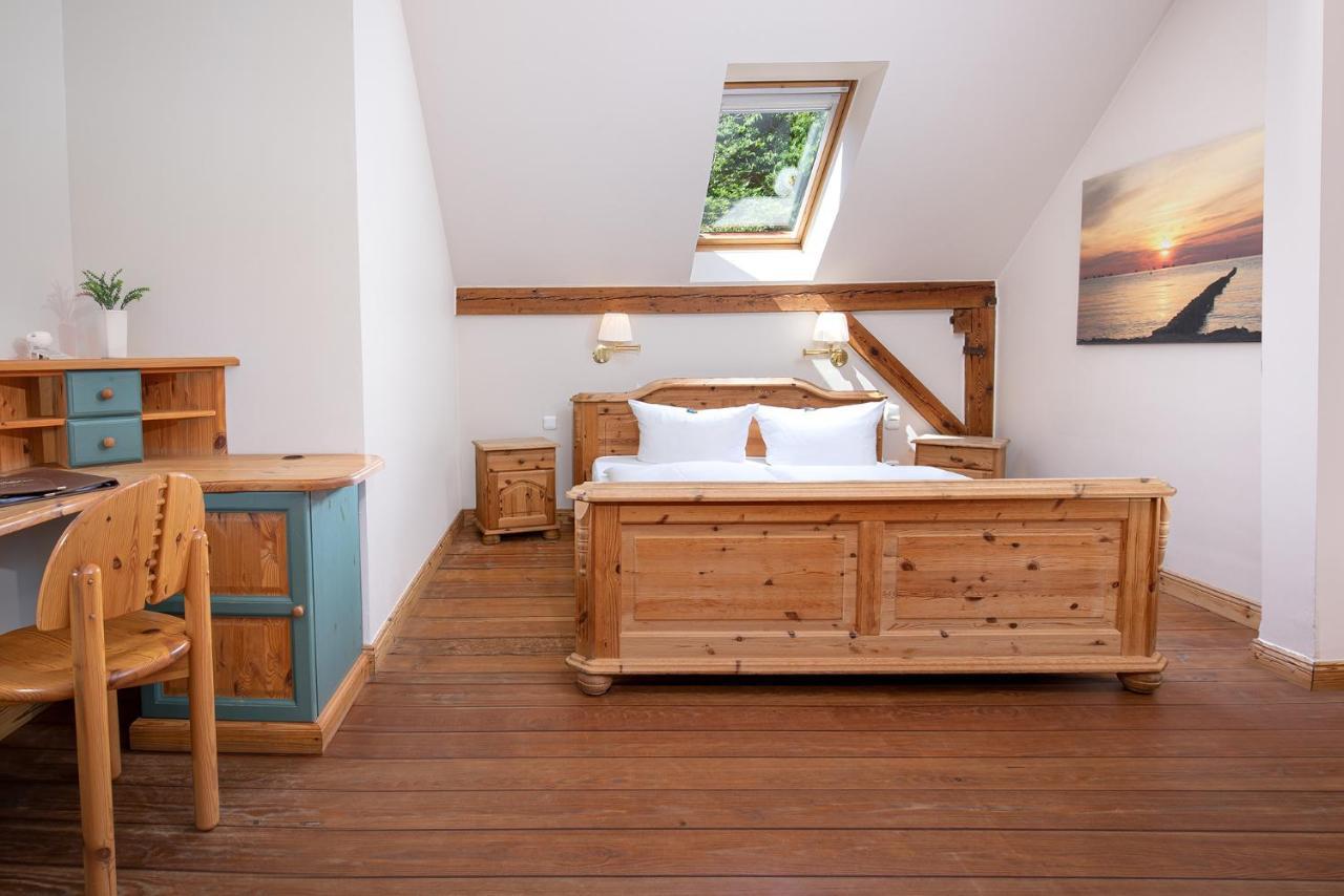 Hotel Schloesschen Sundische Wiese ツィングシュト エクステリア 写真