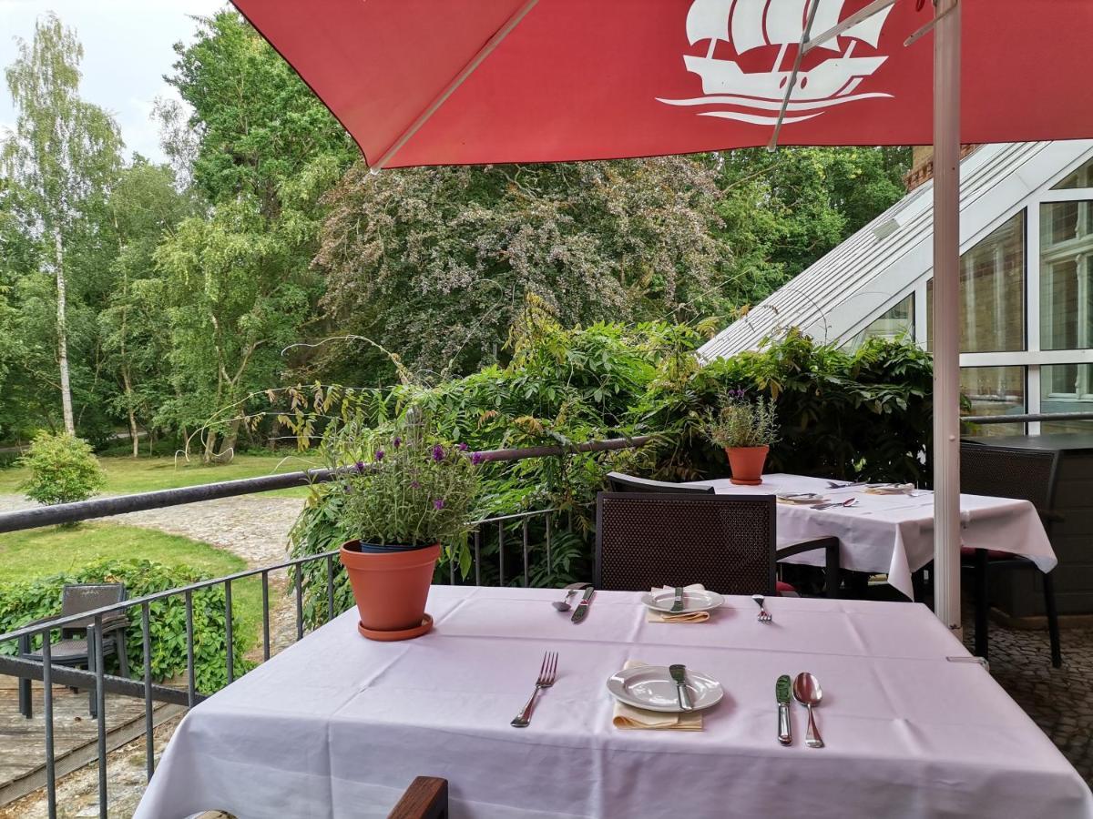 Hotel Schloesschen Sundische Wiese ツィングシュト エクステリア 写真