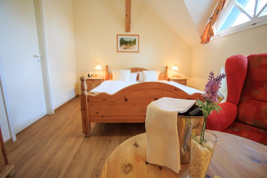 Hotel Schloesschen Sundische Wiese ツィングシュト エクステリア 写真