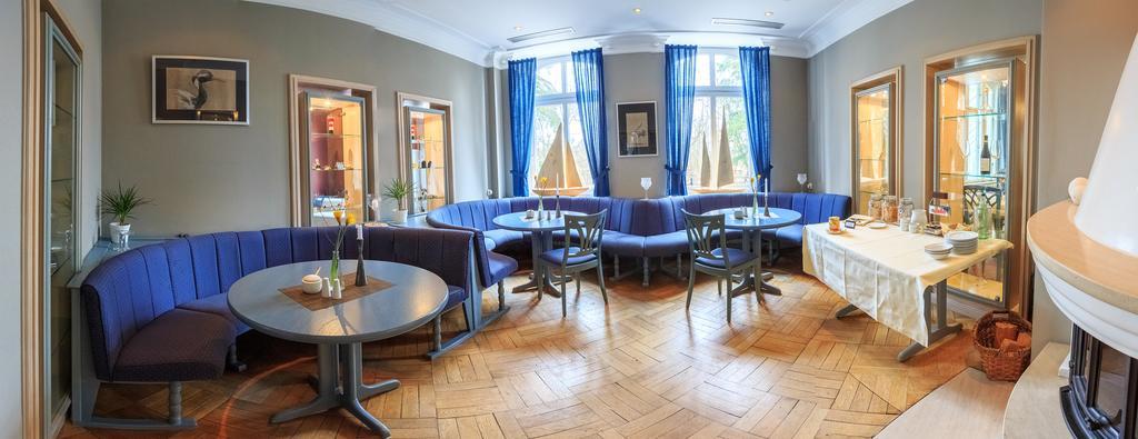 Hotel Schloesschen Sundische Wiese ツィングシュト エクステリア 写真