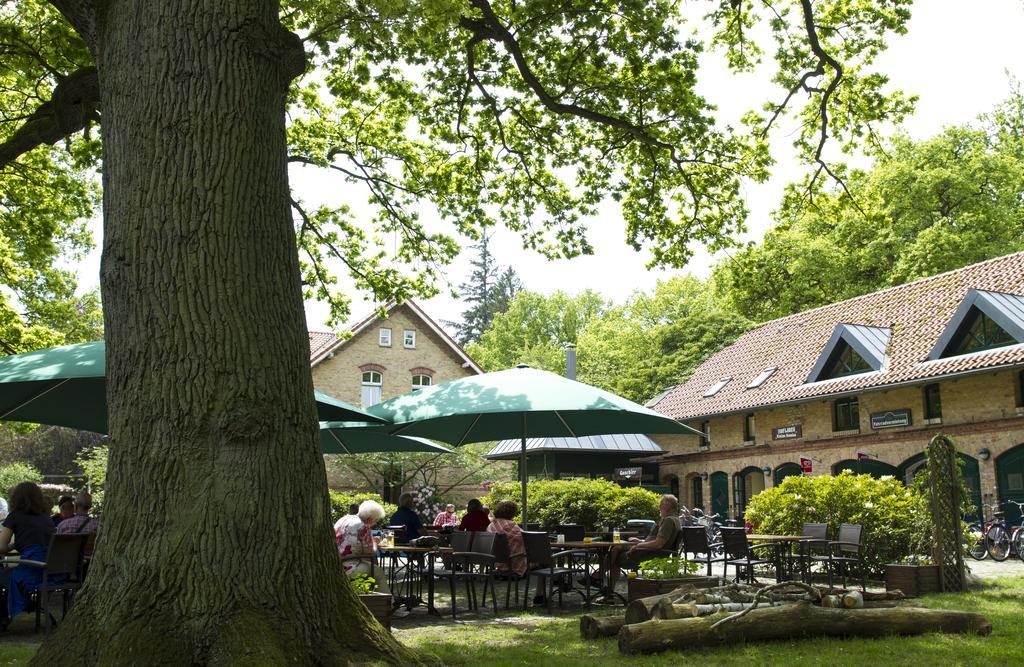 Hotel Schloesschen Sundische Wiese ツィングシュト エクステリア 写真