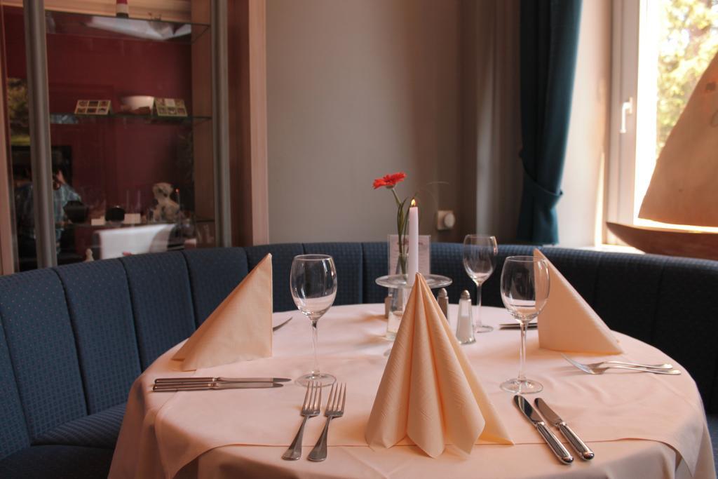 Hotel Schloesschen Sundische Wiese ツィングシュト エクステリア 写真