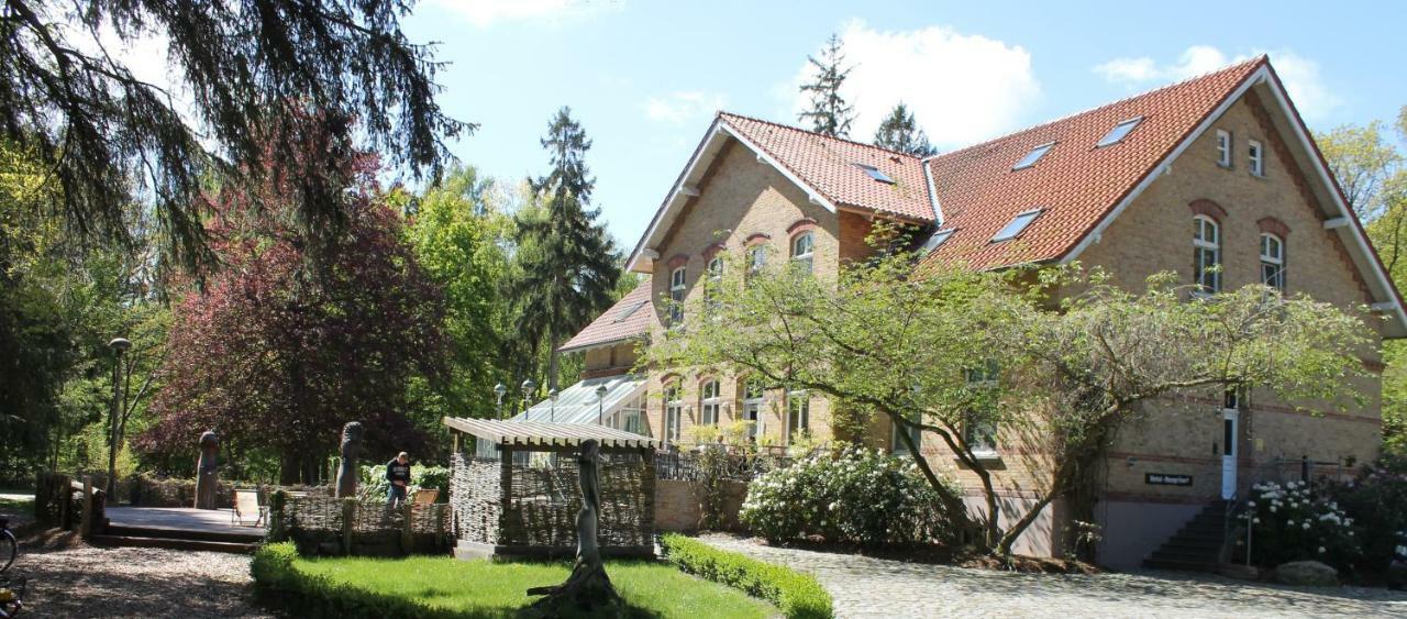 Hotel Schloesschen Sundische Wiese ツィングシュト エクステリア 写真